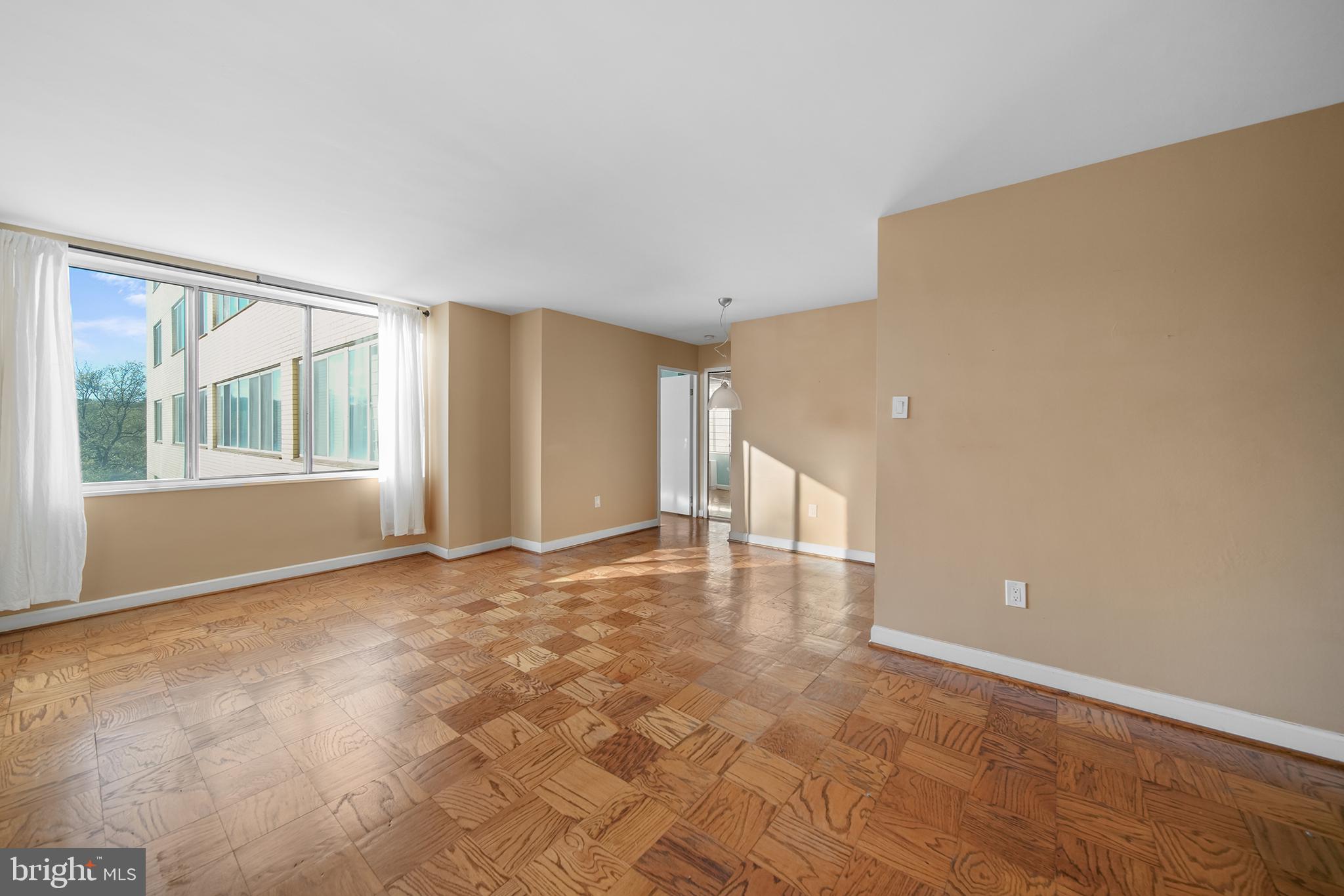 RIVER TOWERS - Residential Lease