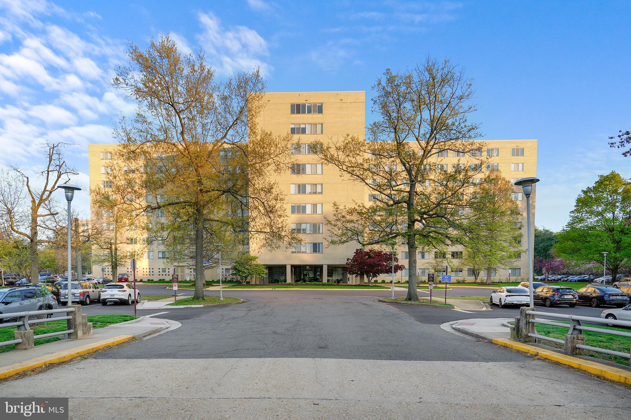 RIVER TOWERS - Residential Lease