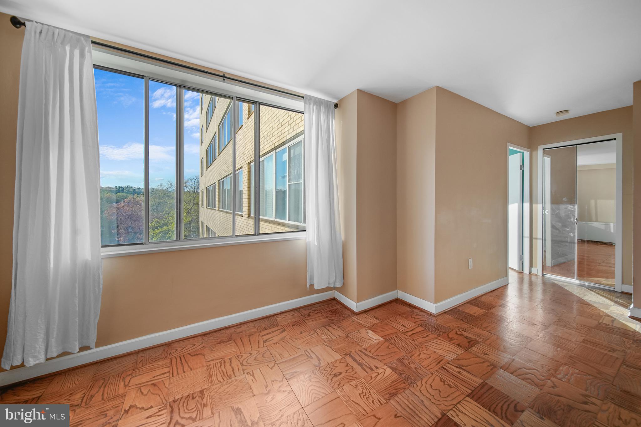 RIVER TOWERS - Residential Lease