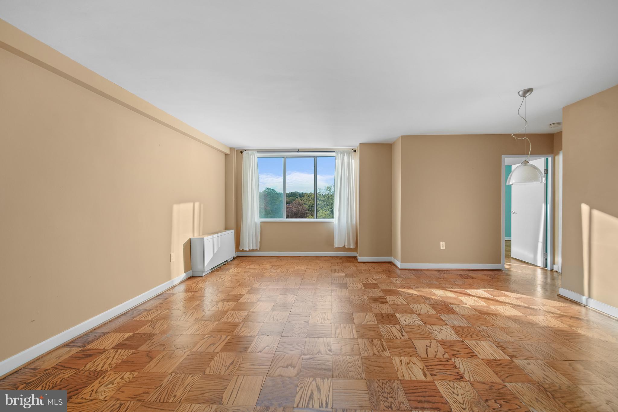 RIVER TOWERS - Residential Lease