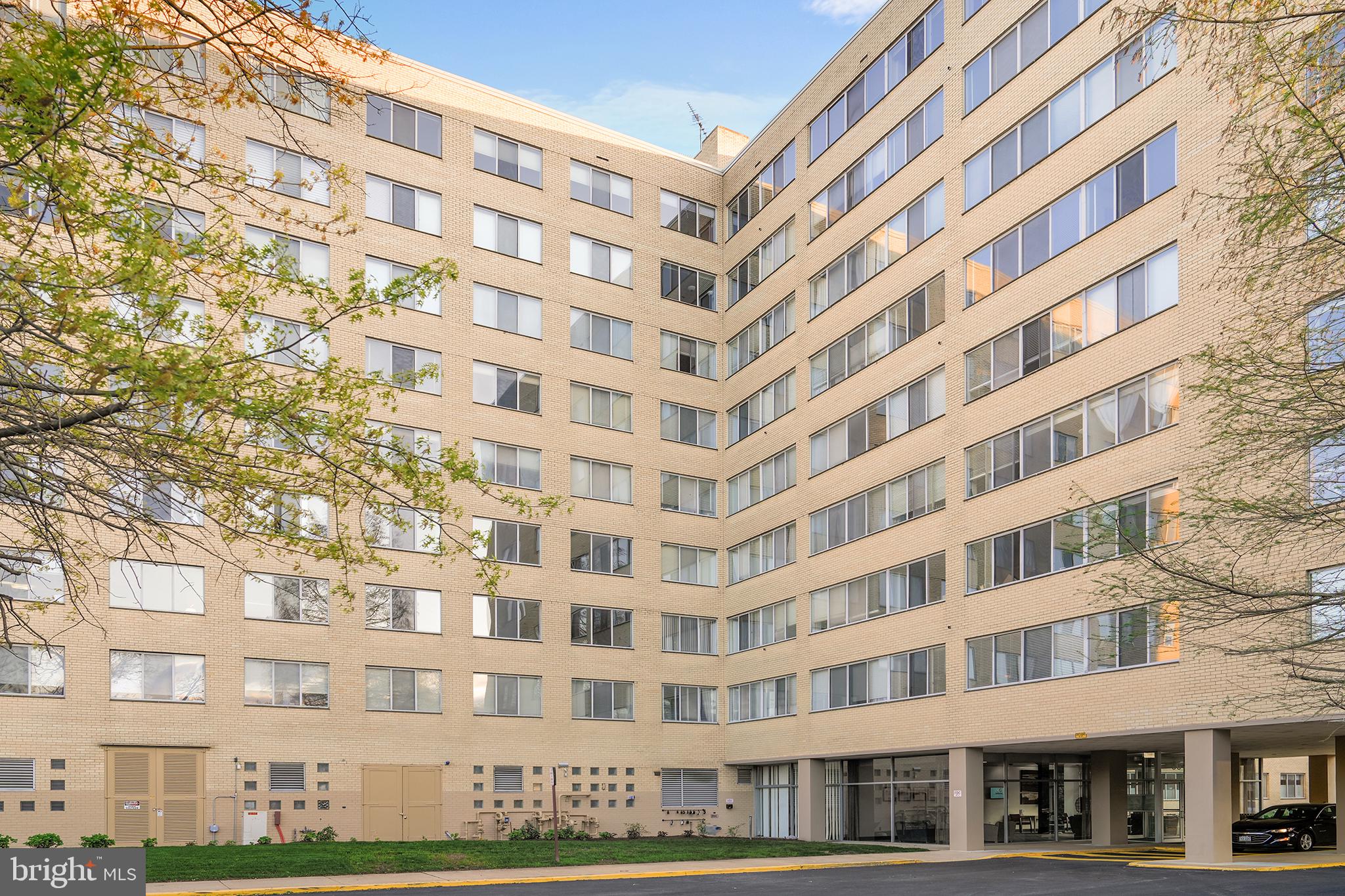 RIVER TOWERS - Residential Lease