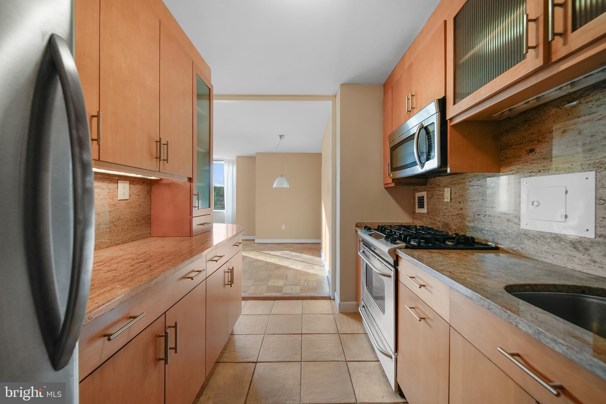 RIVER TOWERS - Residential Lease