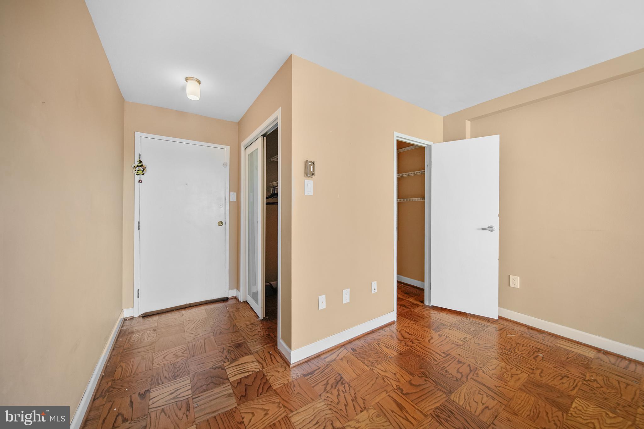 RIVER TOWERS - Residential Lease