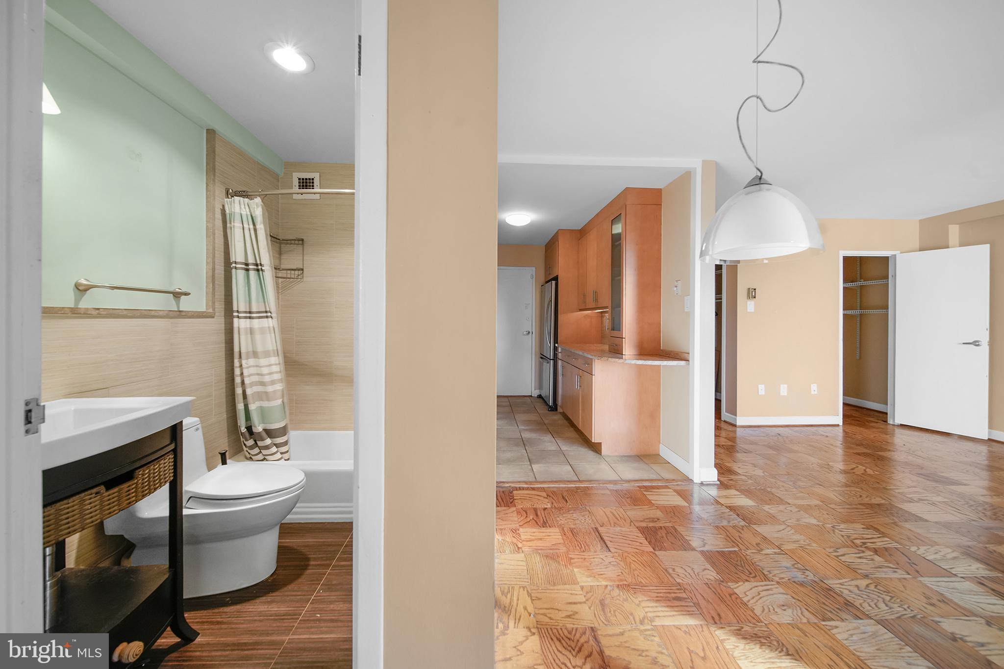 RIVER TOWERS - Residential Lease