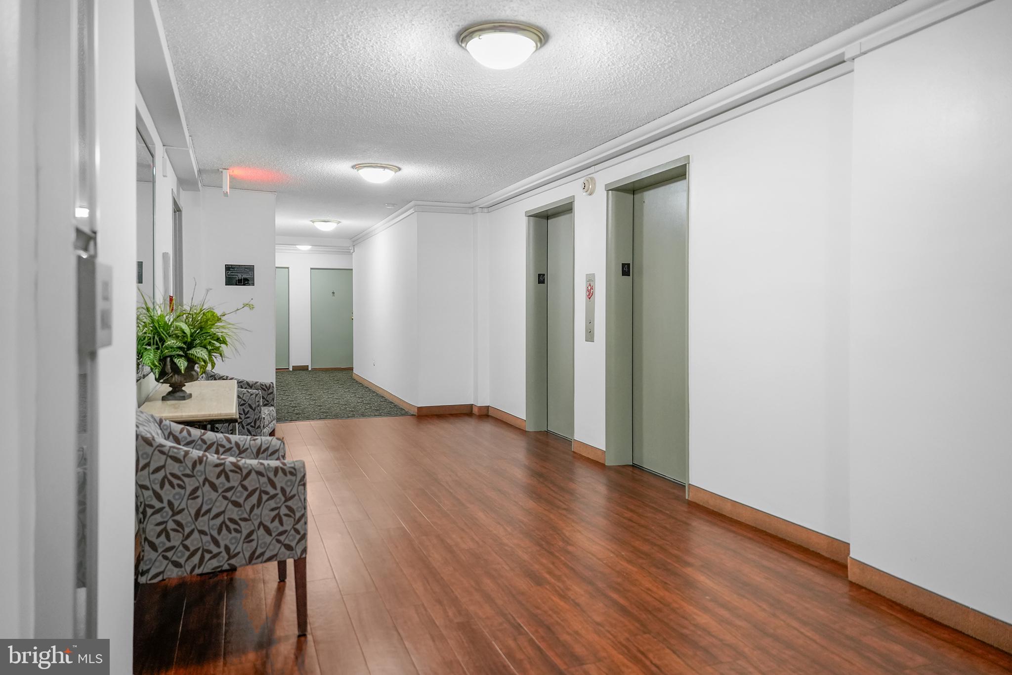 RIVER TOWERS - Residential Lease