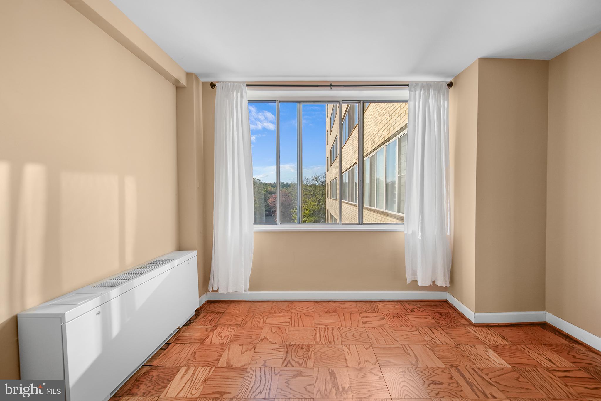 RIVER TOWERS - Residential Lease