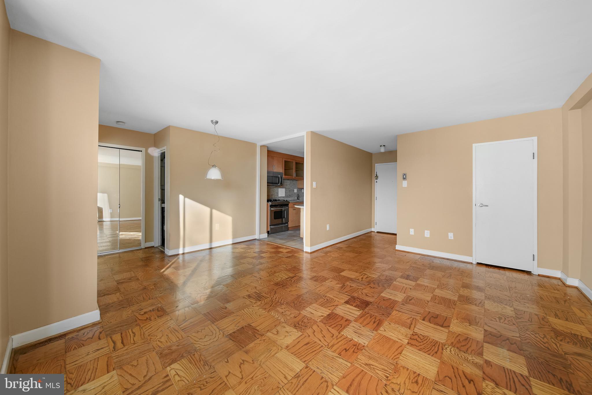 RIVER TOWERS - Residential Lease