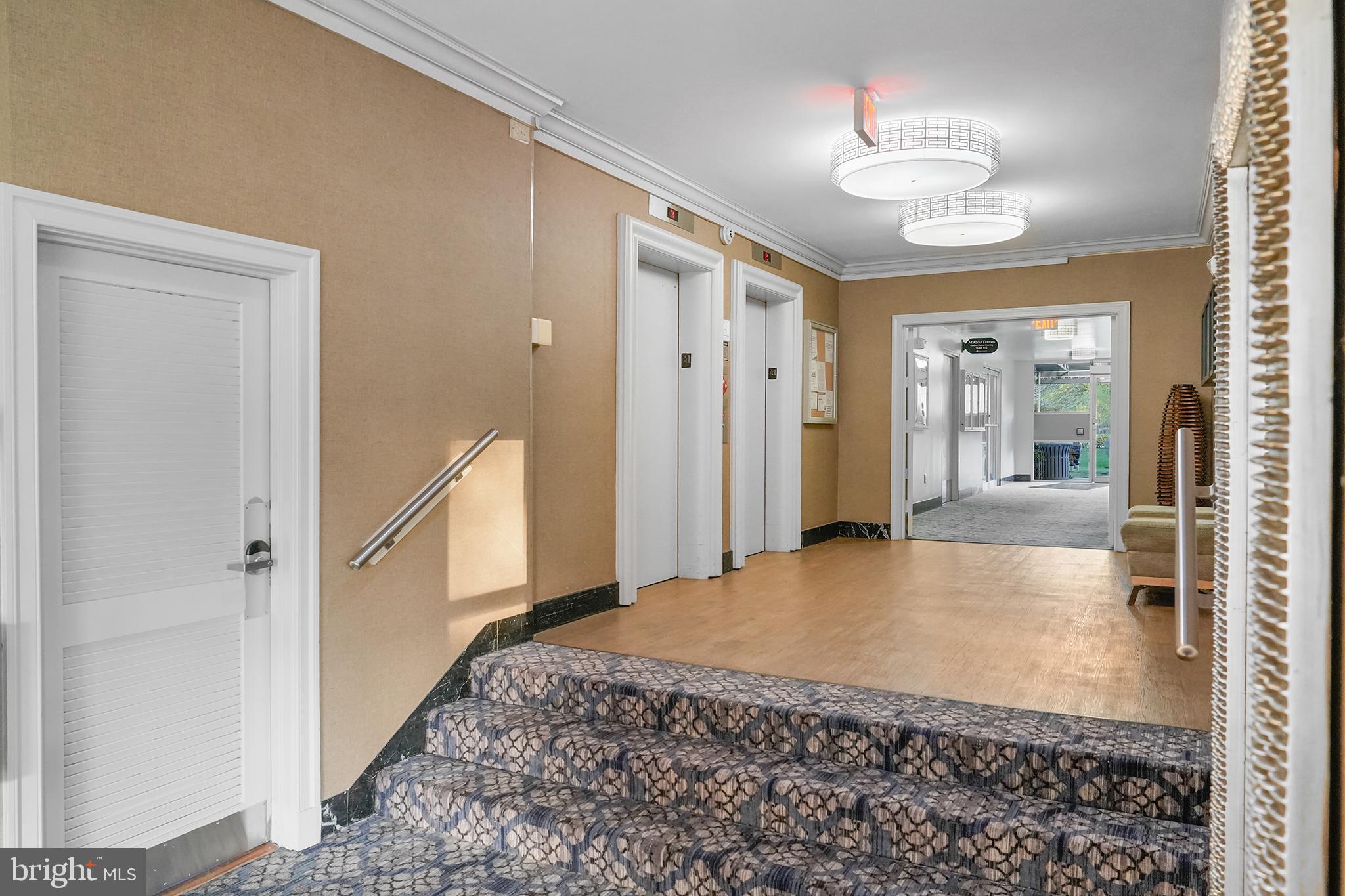 RIVER TOWERS - Residential Lease