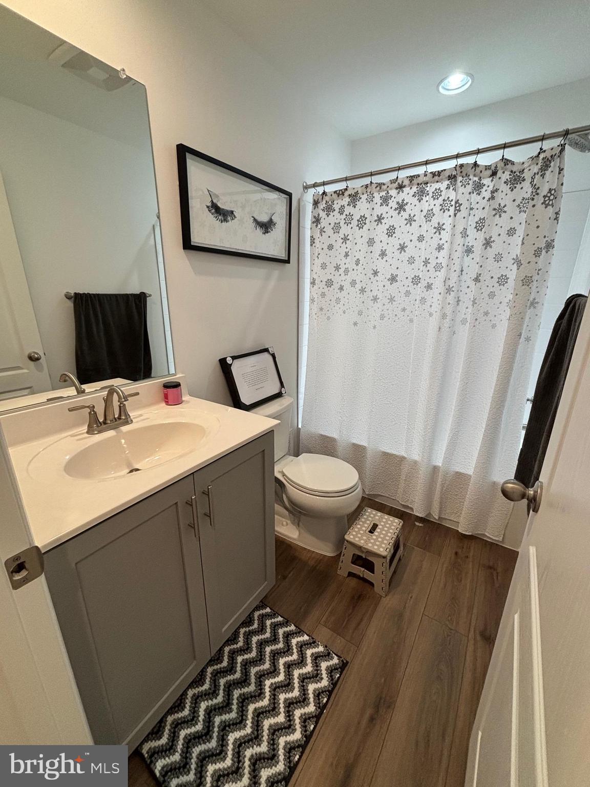 WHISPERING PINES - Residential Lease