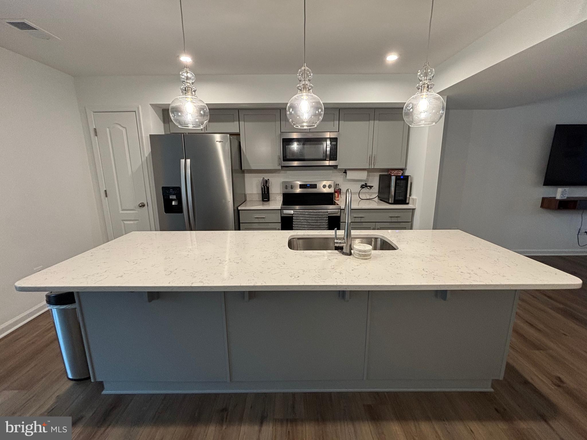 WHISPERING PINES - Residential Lease