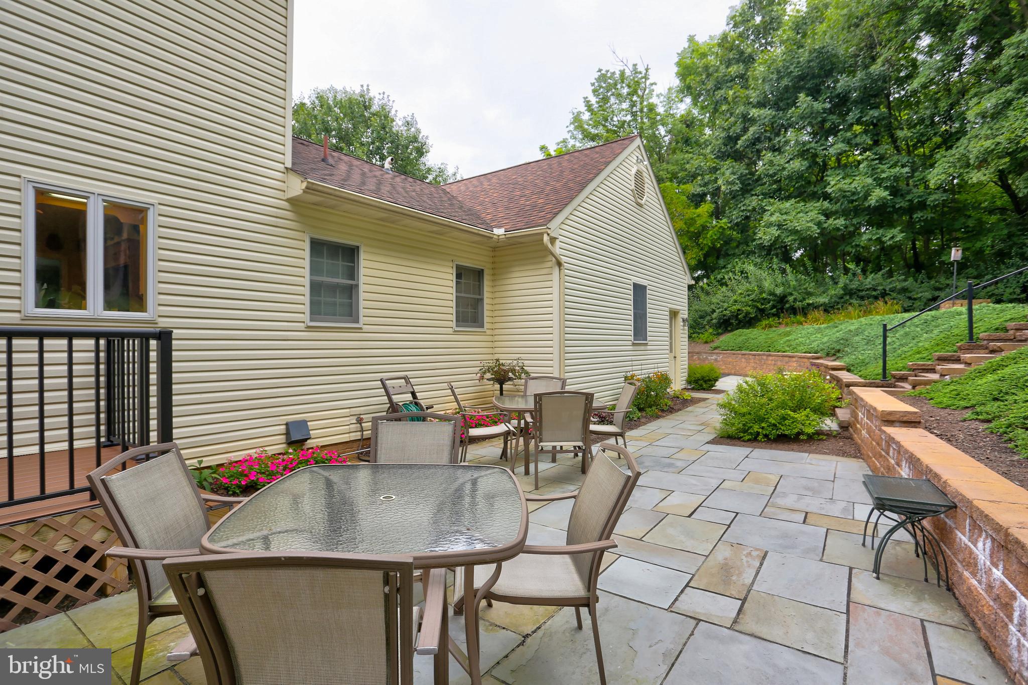 MISSION HILLS - Residential