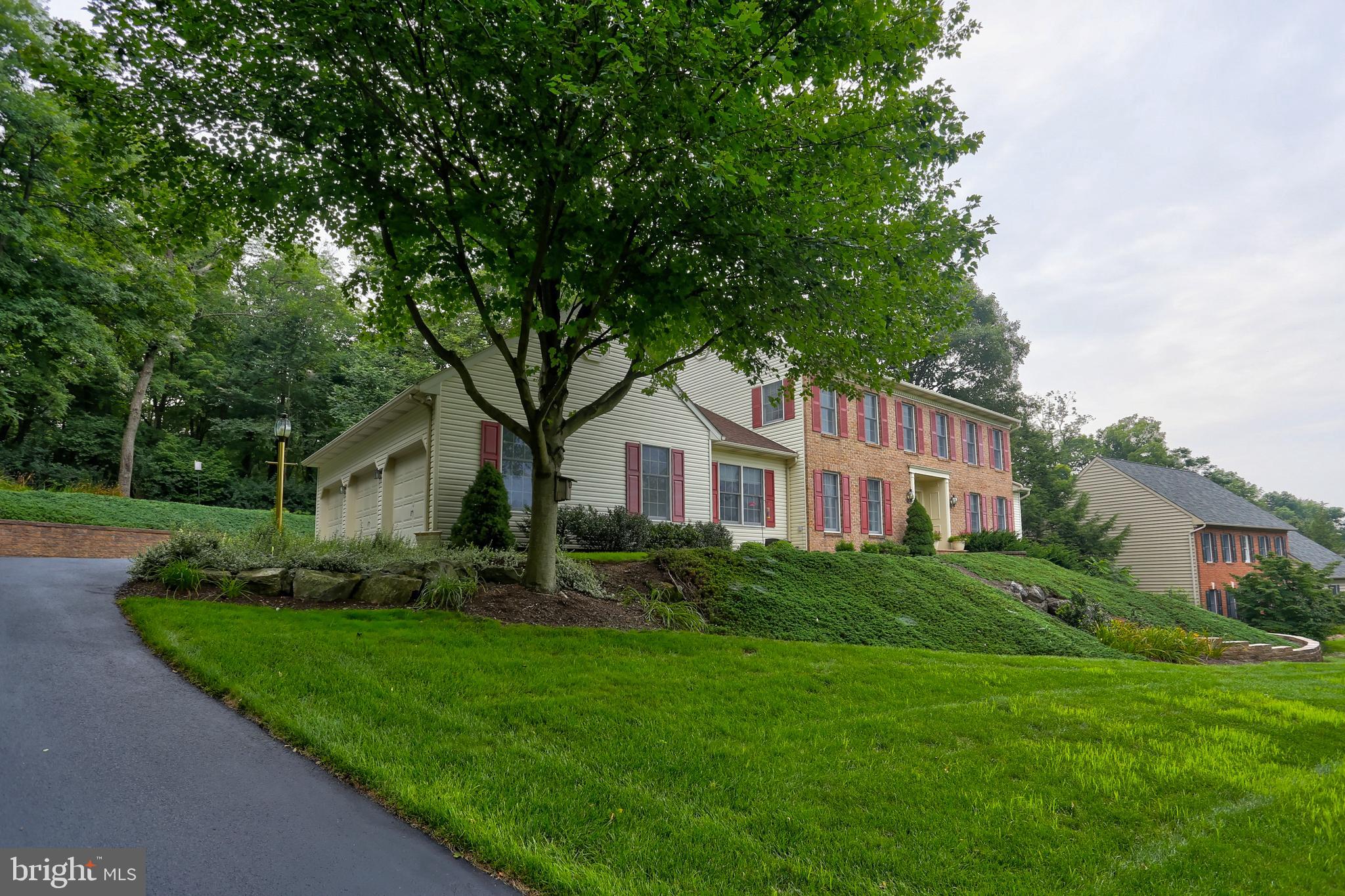 MISSION HILLS - Residential