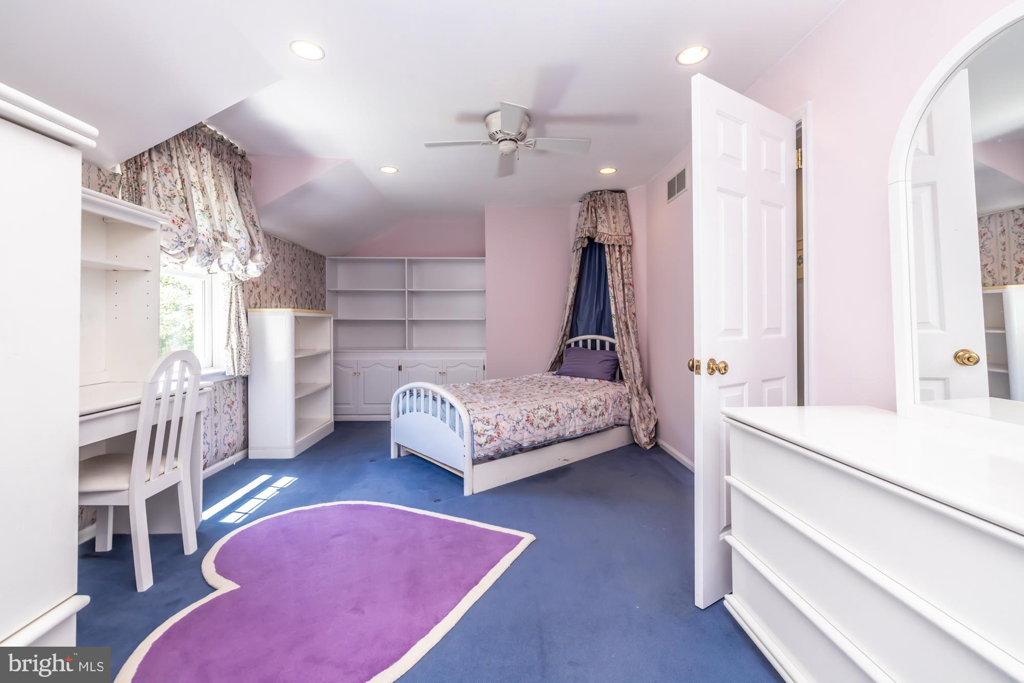 YELLOW SPRINGS EST - Residential