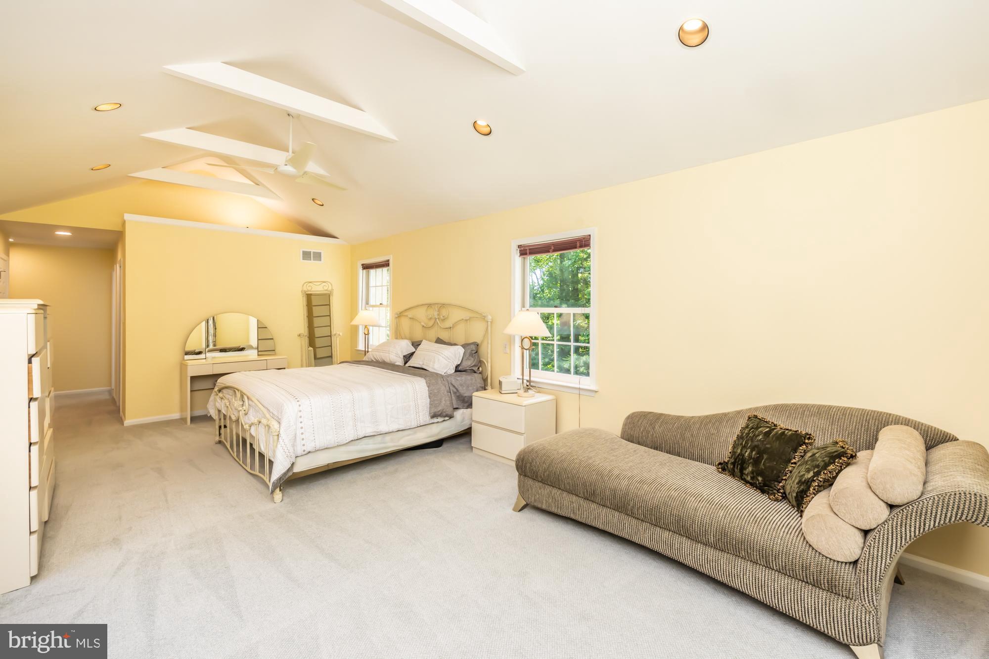 YELLOW SPRINGS EST - Residential