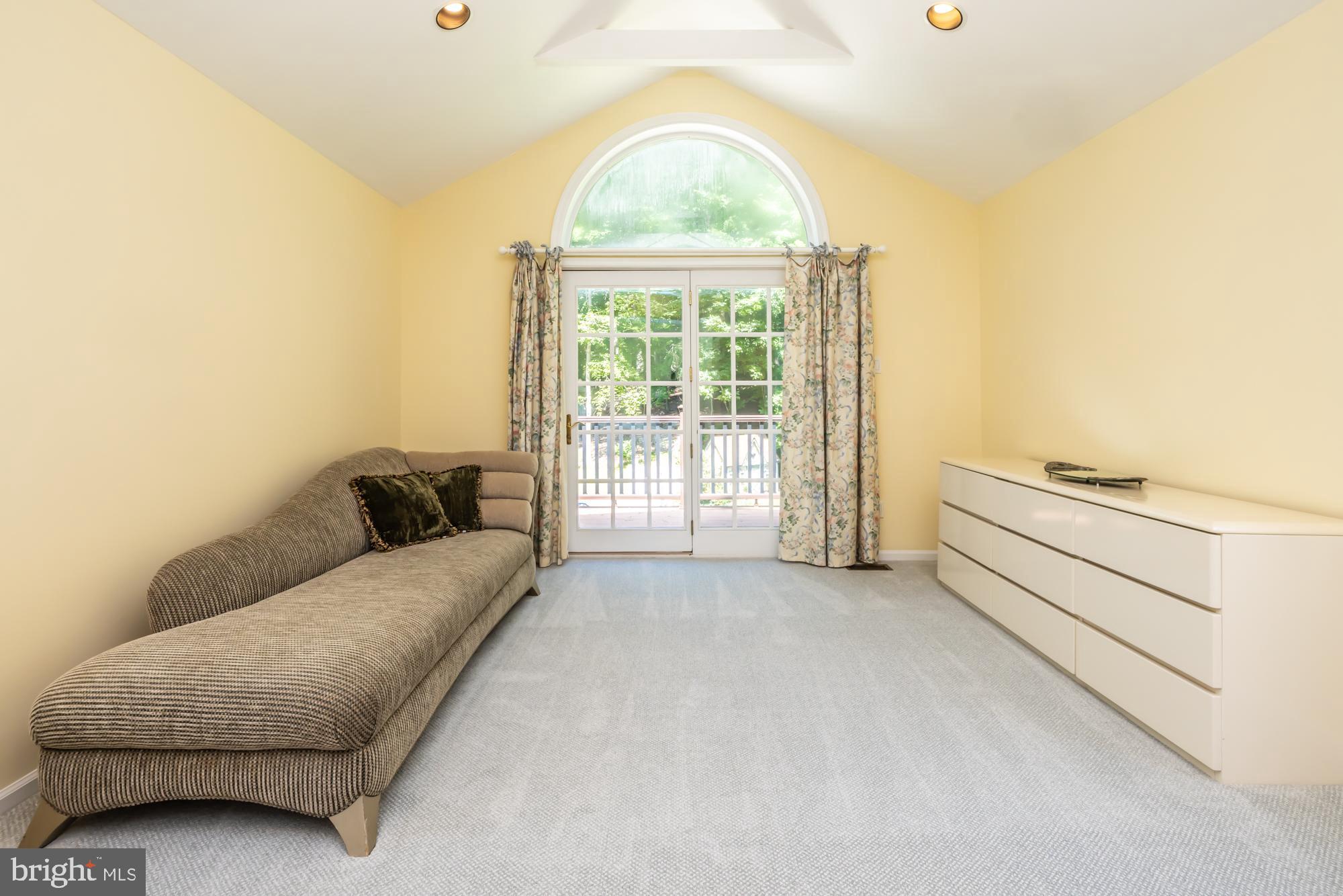 YELLOW SPRINGS EST - Residential