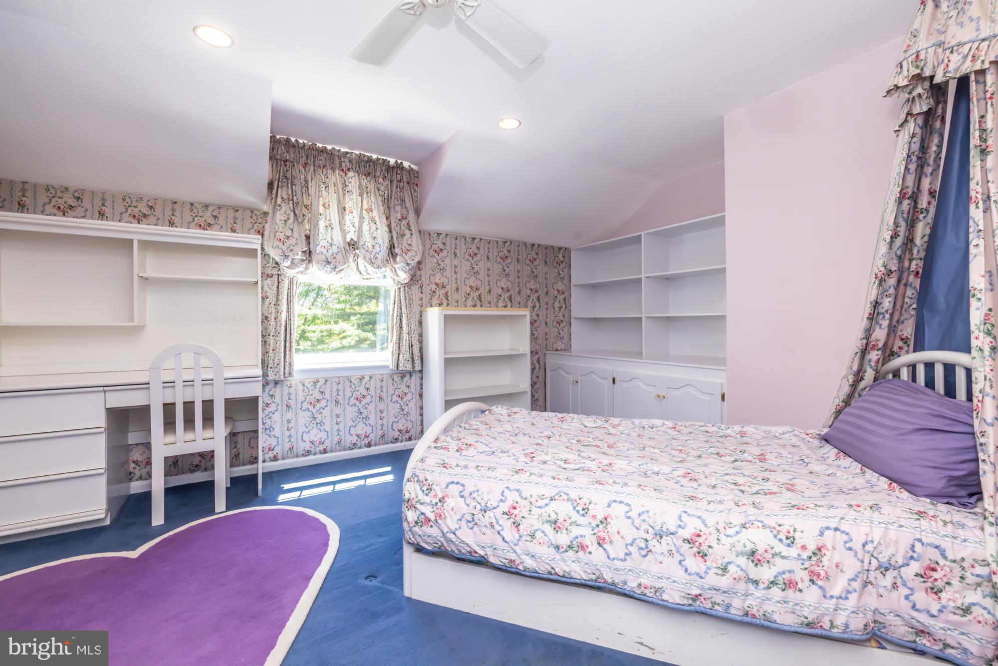 YELLOW SPRINGS EST - Residential