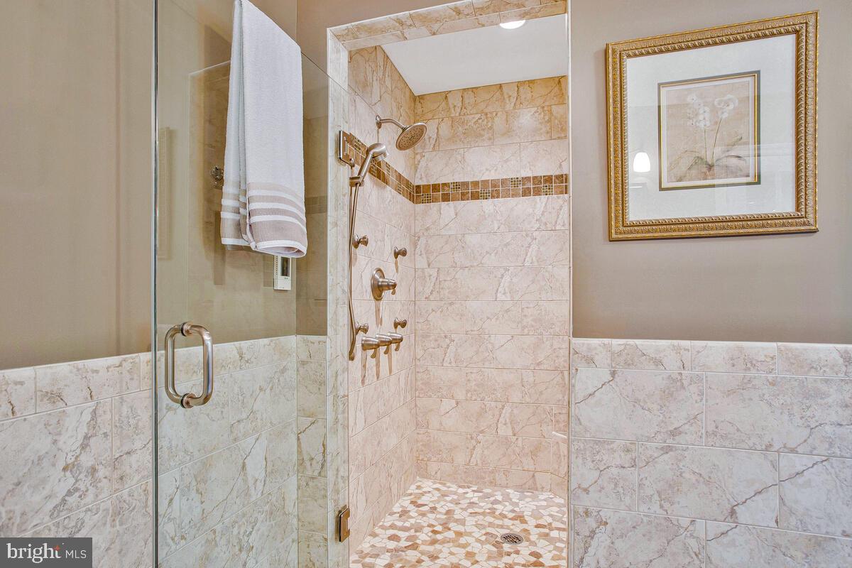 WOODLAND BEACH - Residential