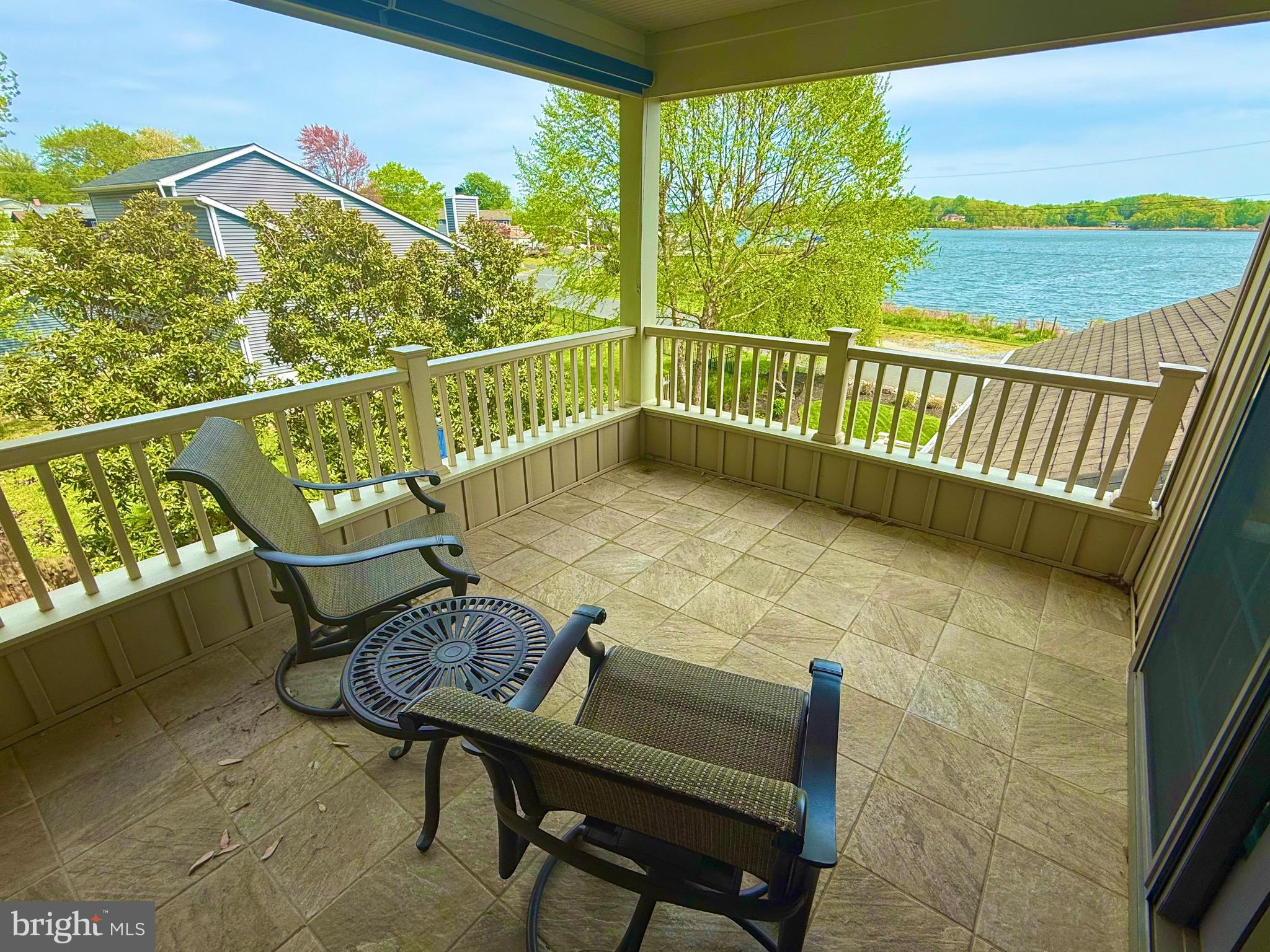 WOODLAND BEACH - Residential