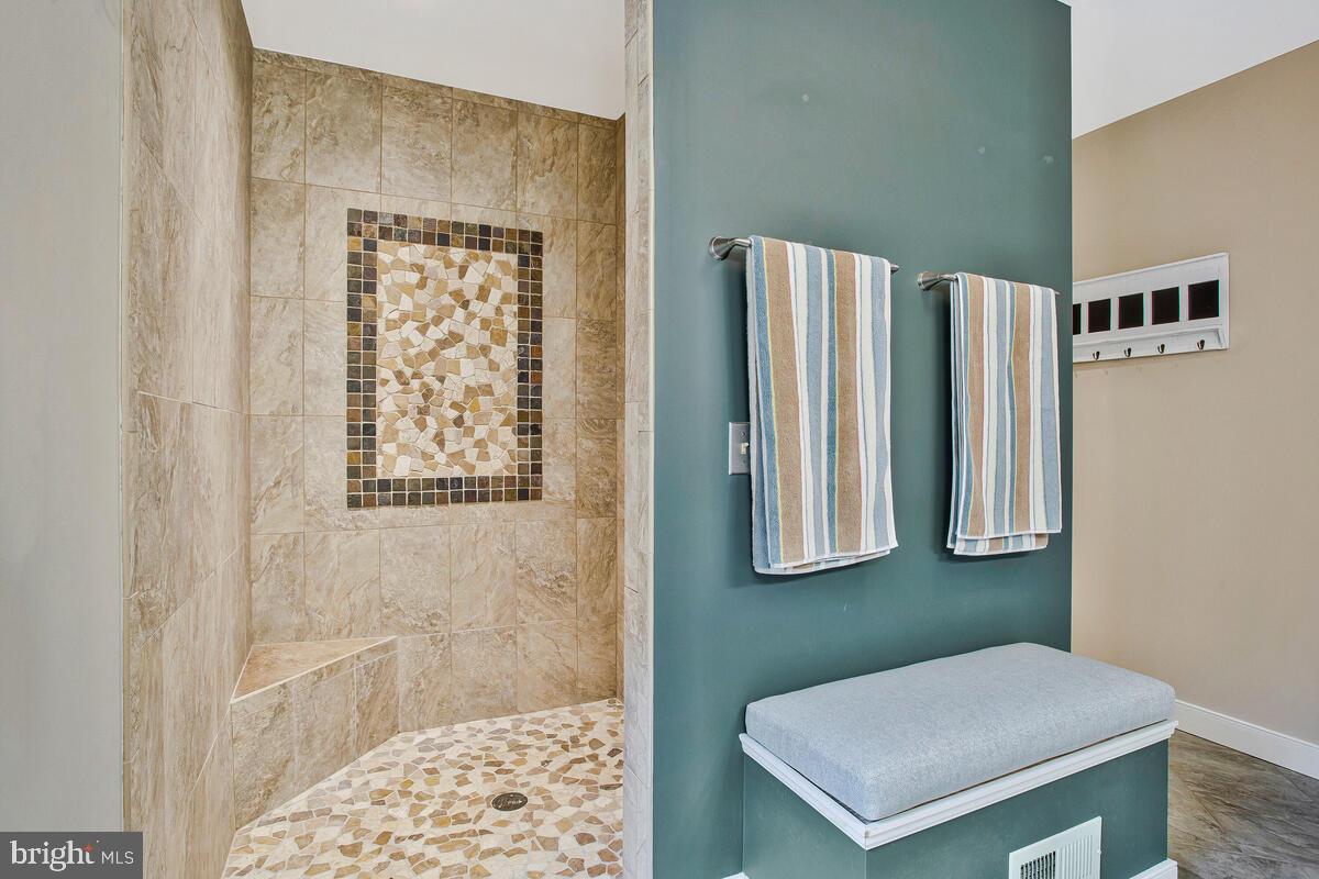 WOODLAND BEACH - Residential