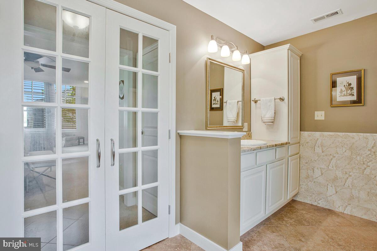 WOODLAND BEACH - Residential