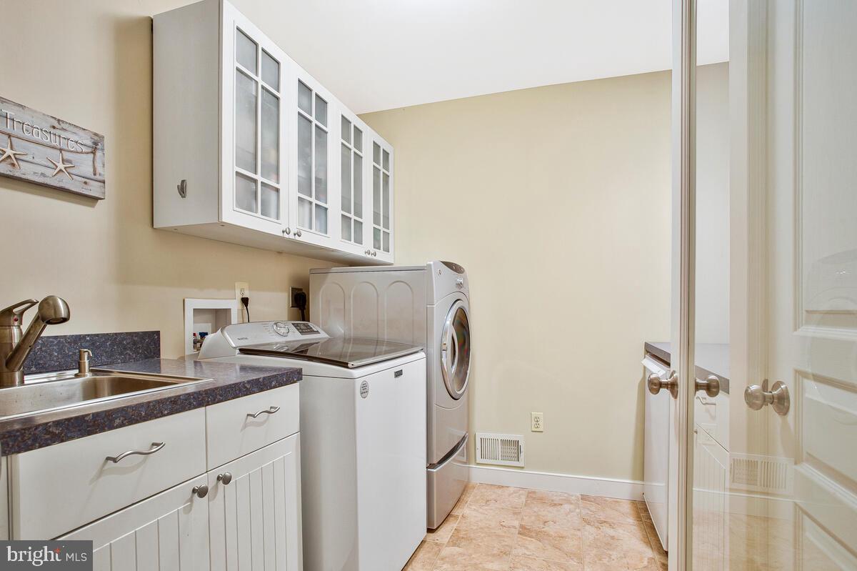 WOODLAND BEACH - Residential