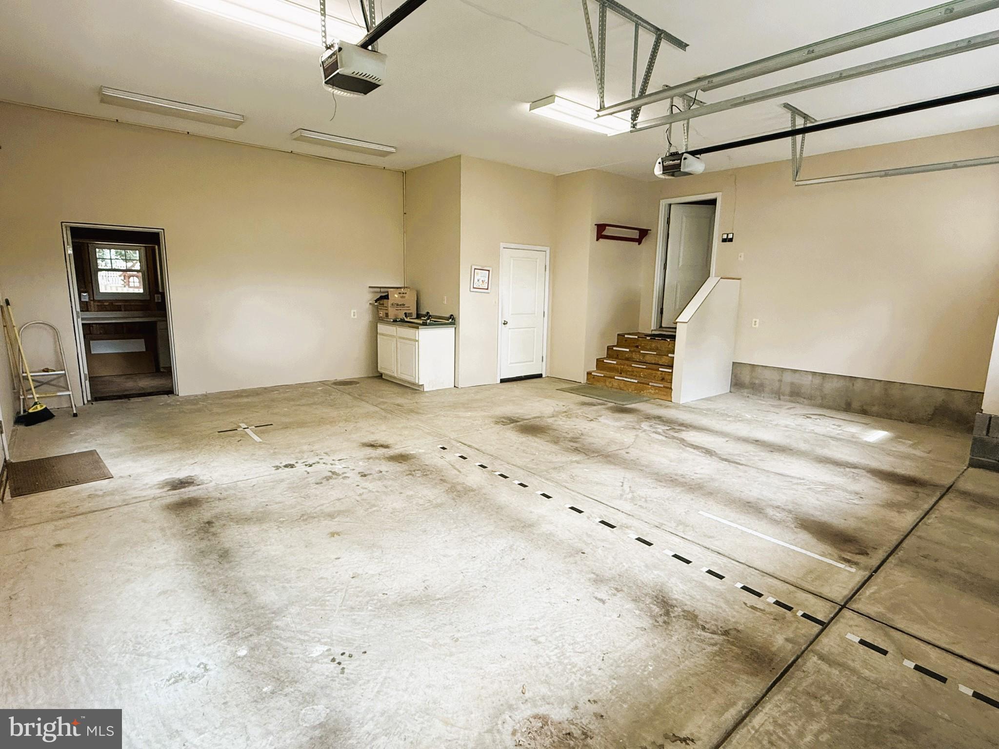 WOODLAND BEACH - Residential