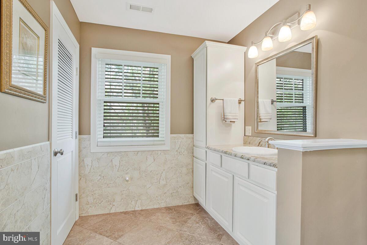 WOODLAND BEACH - Residential