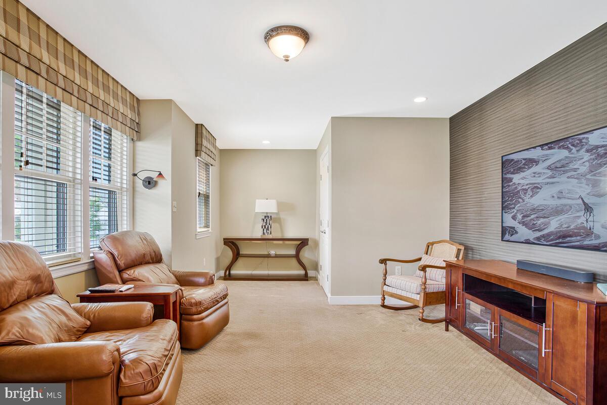 WOODLAND BEACH - Residential