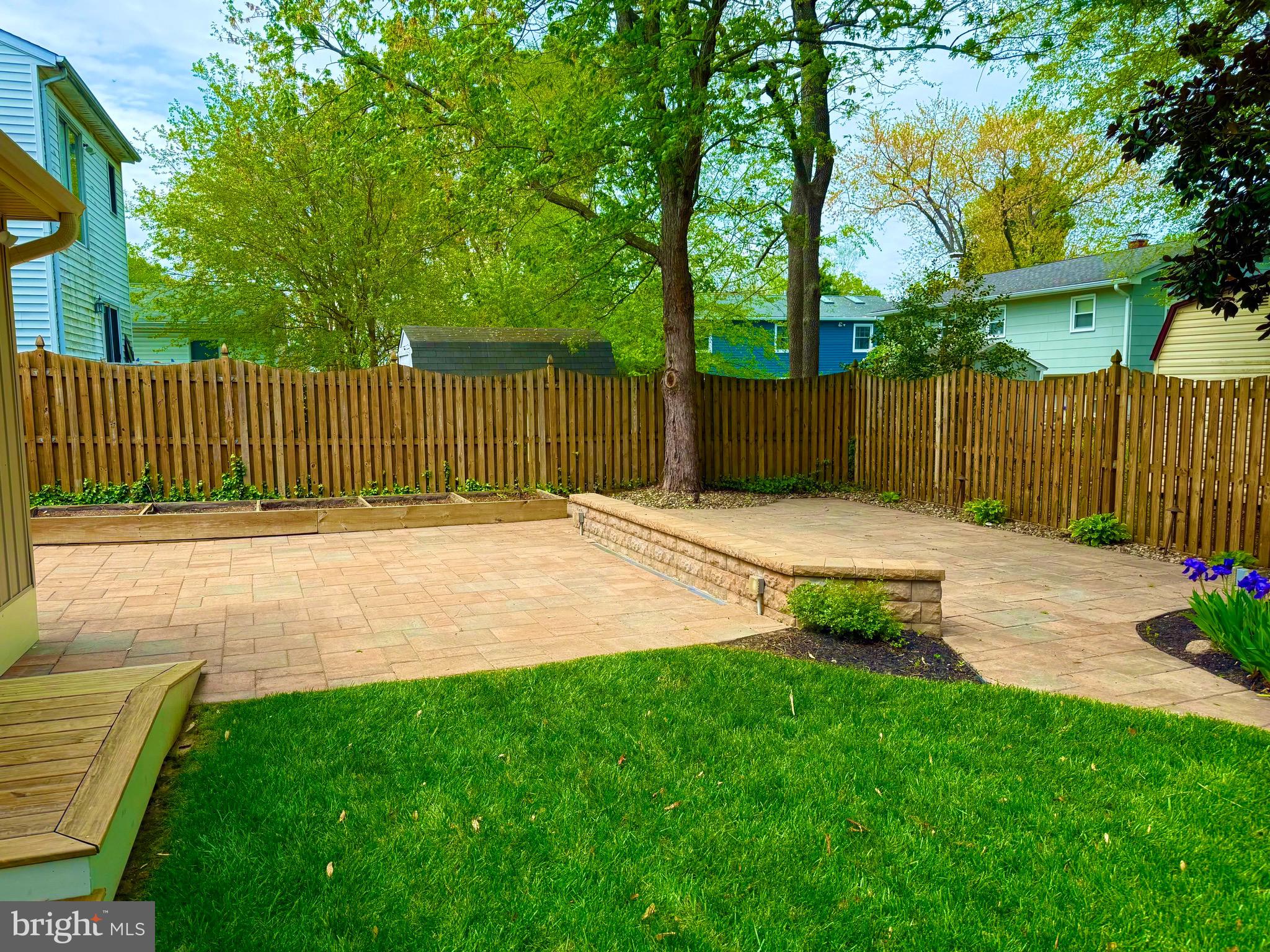 WOODLAND BEACH - Residential