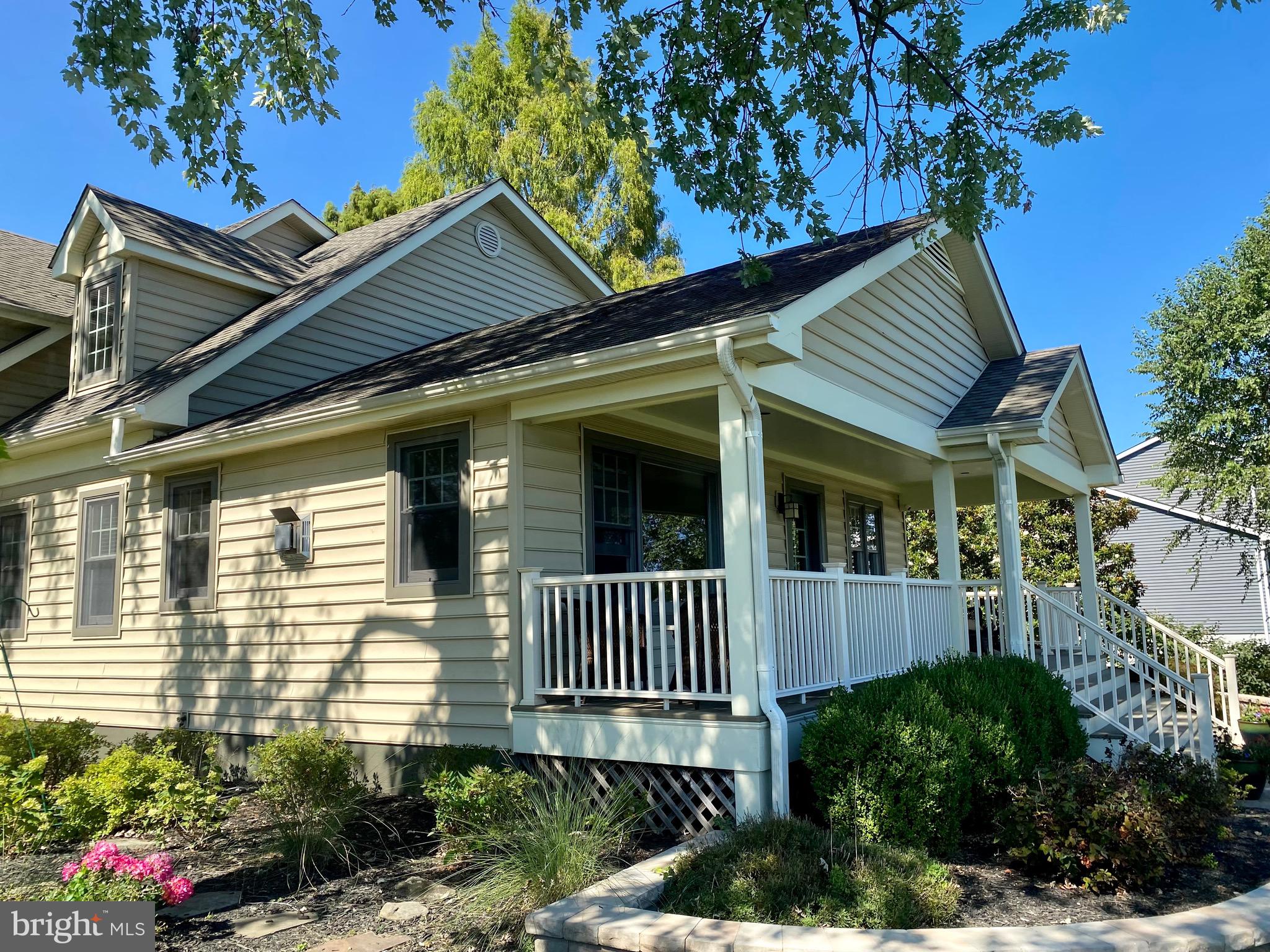 WOODLAND BEACH - Residential