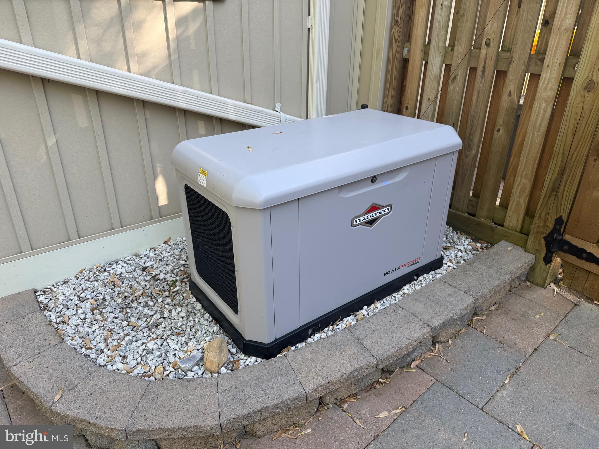 WOODLAND BEACH - Residential