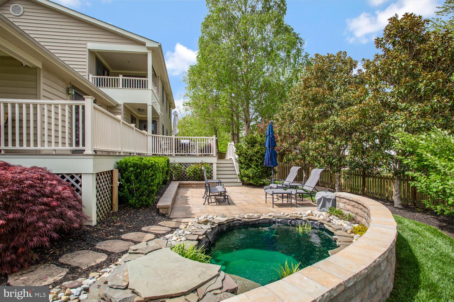 WOODLAND BEACH - Residential