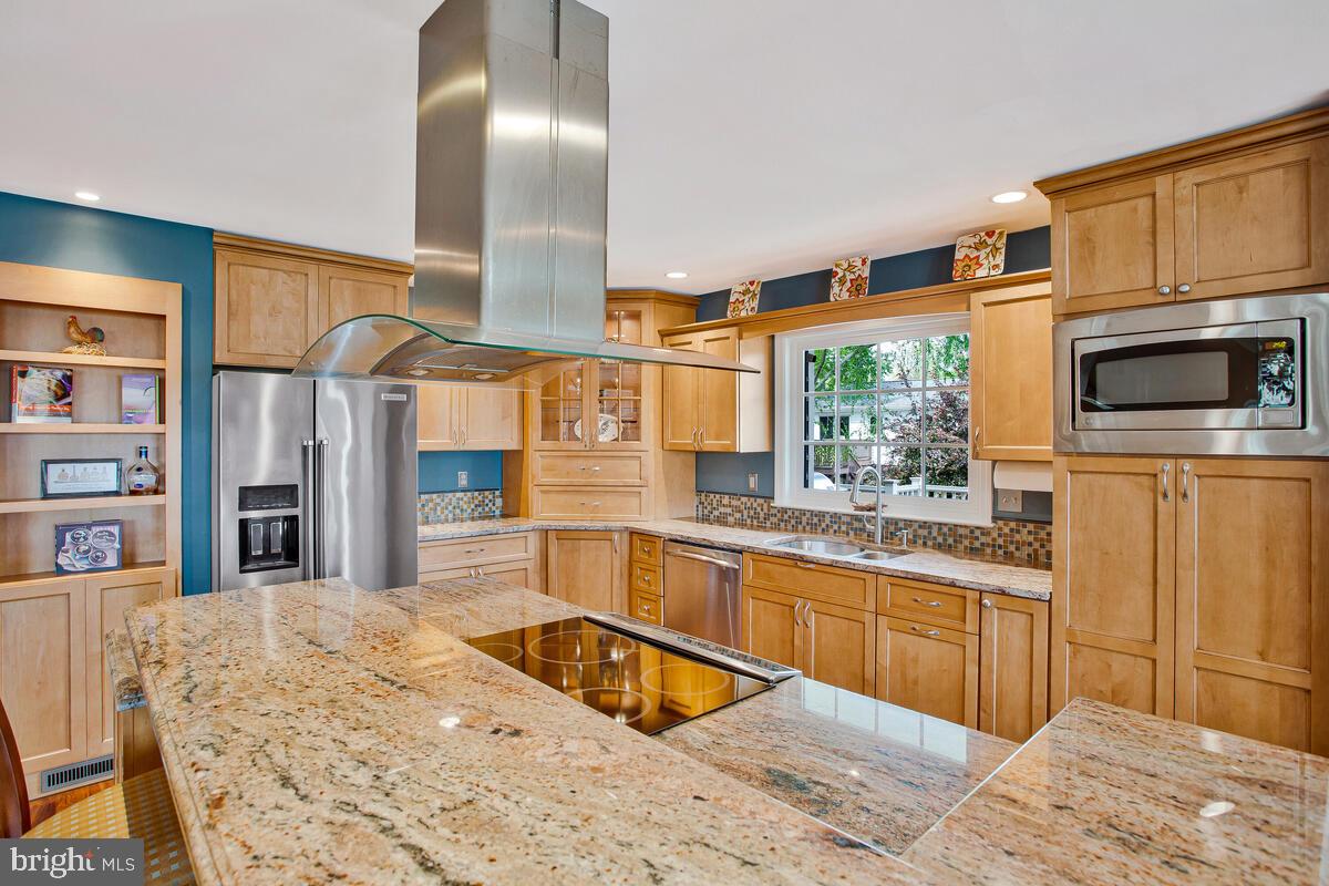 WOODLAND BEACH - Residential