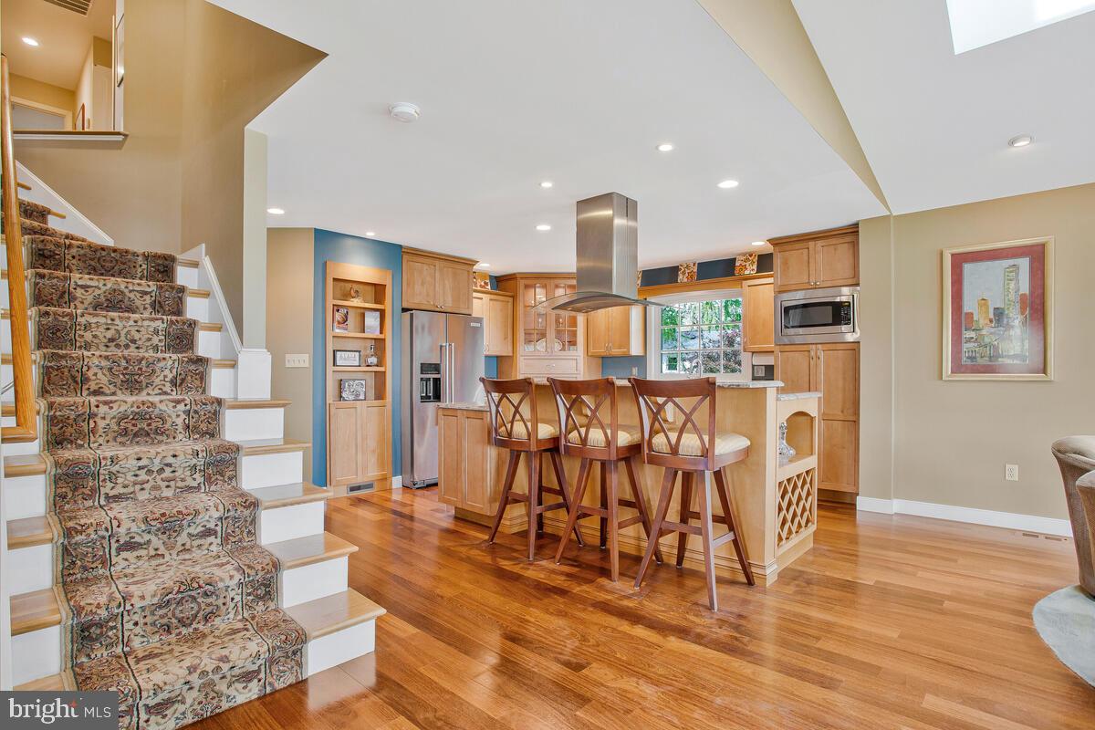 WOODLAND BEACH - Residential