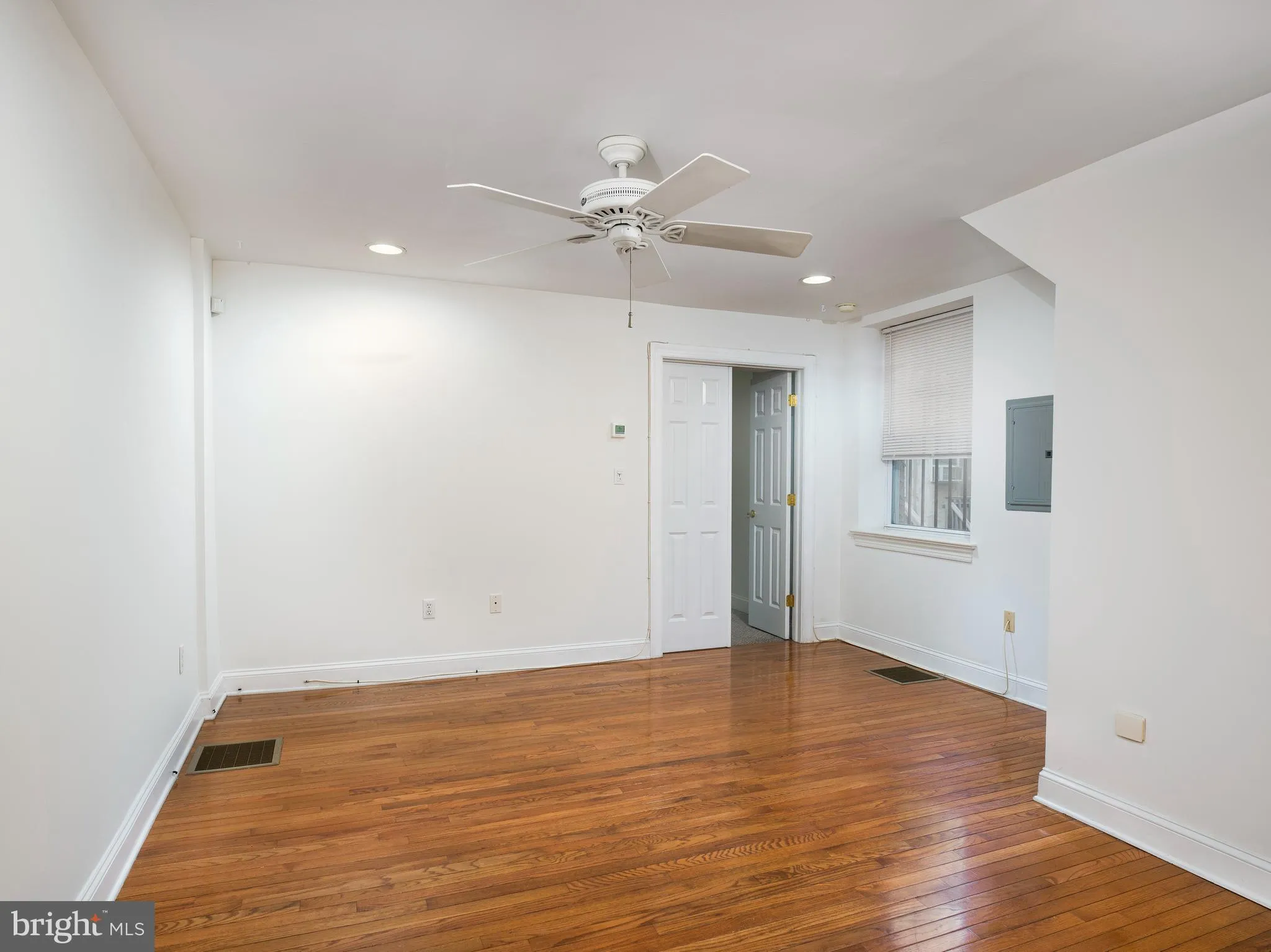 Philadelphia, Pennsylvania 19147, United States, 4 Bedrooms Bedrooms, ,Residential,Contingent,213096