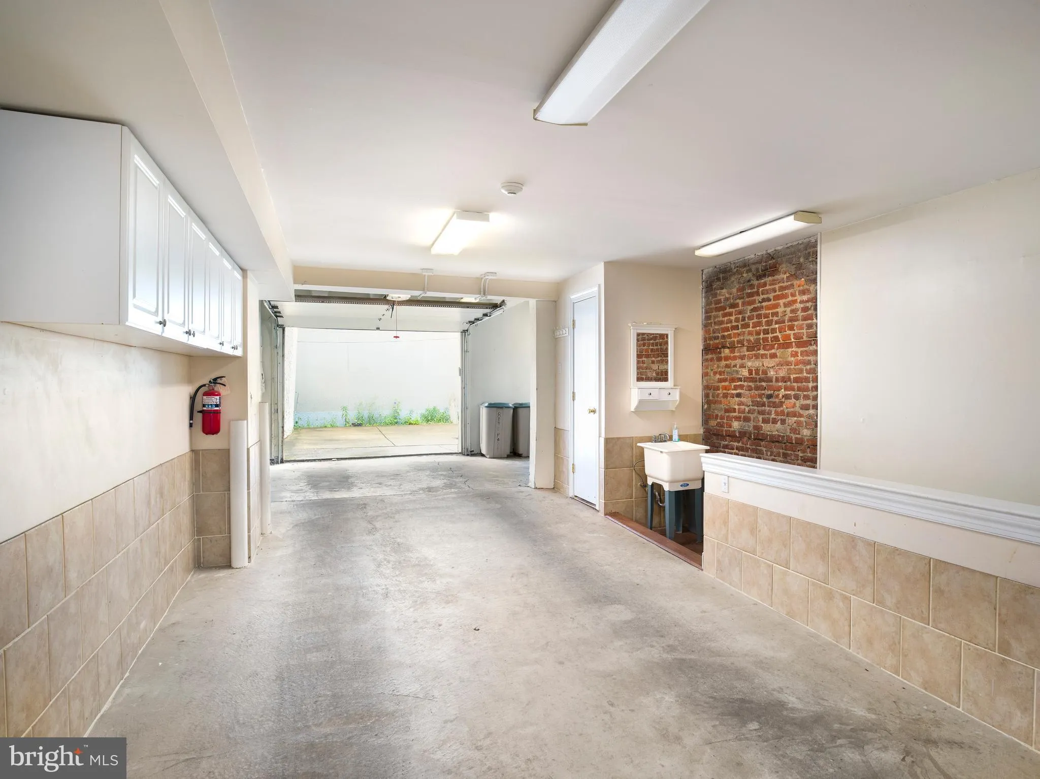 Philadelphia, Pennsylvania 19147, United States, 4 Bedrooms Bedrooms, ,Residential,Contingent,213096