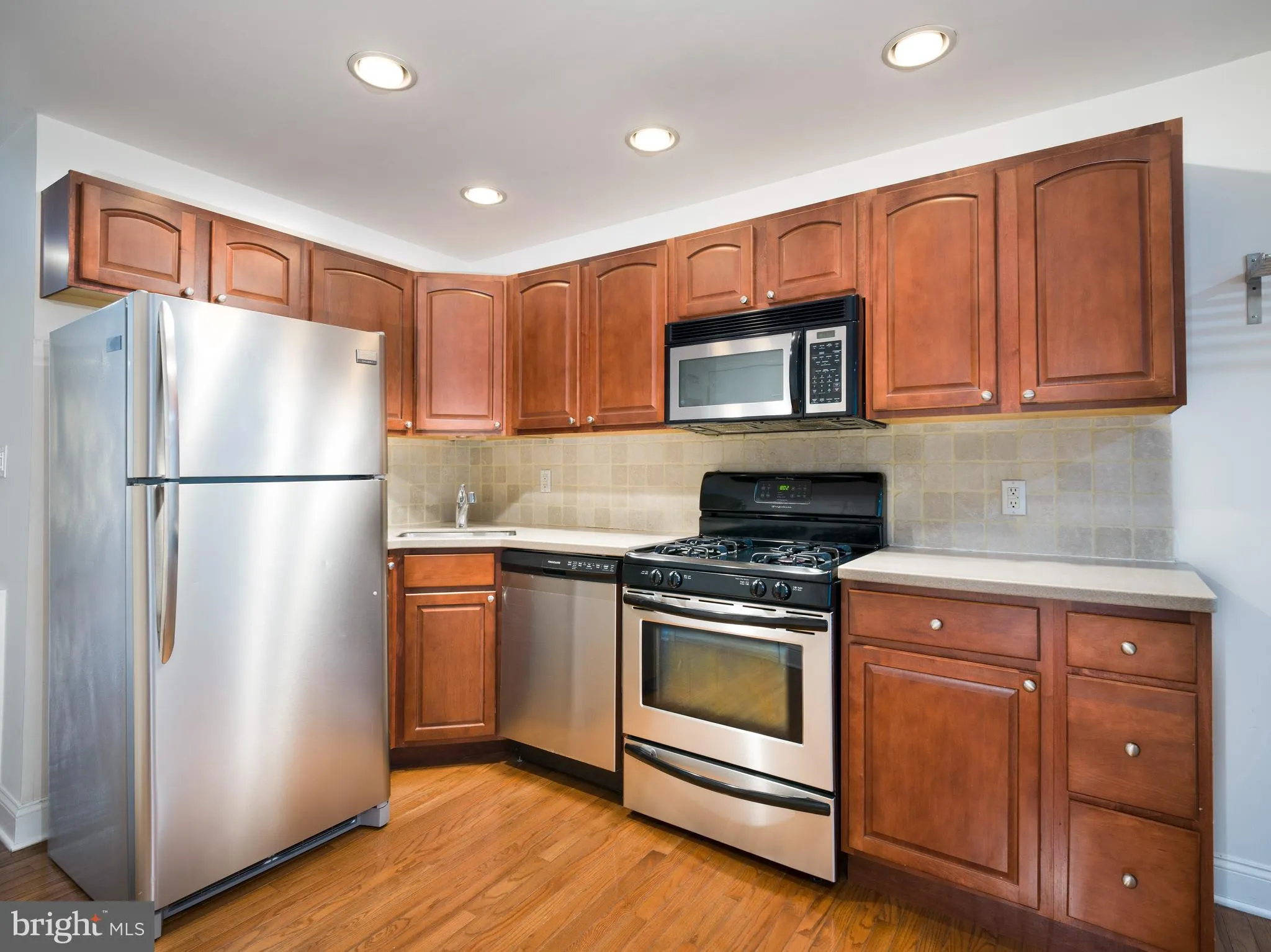 Philadelphia, Pennsylvania 19147, United States, 4 Bedrooms Bedrooms, ,Residential,Contingent,213096