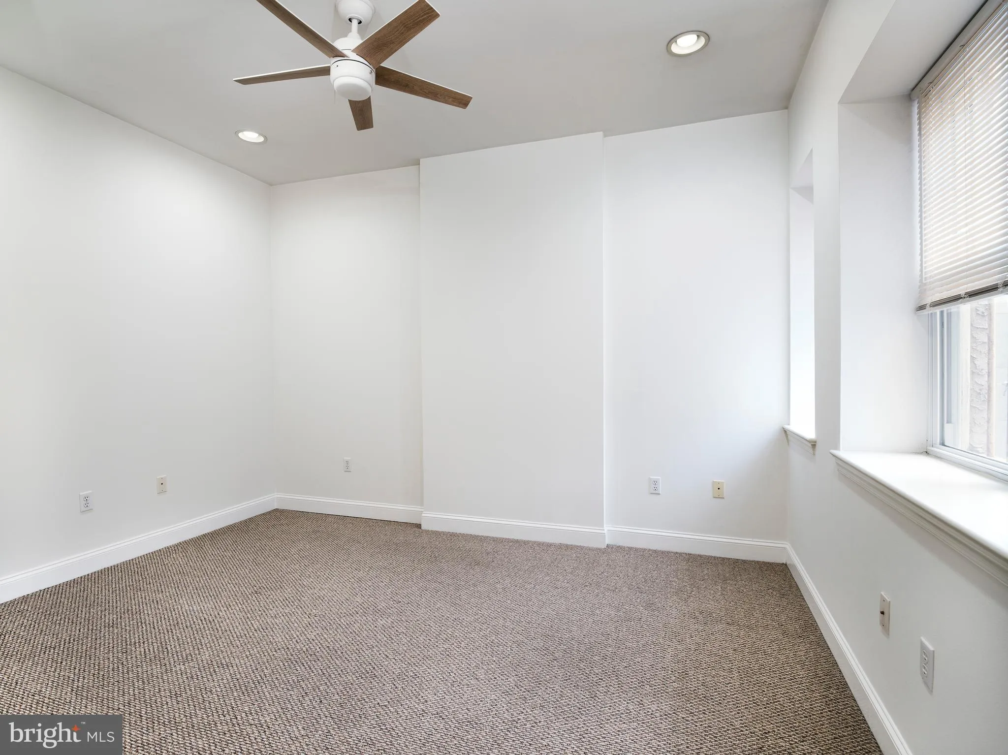 Philadelphia, Pennsylvania 19147, United States, 4 Bedrooms Bedrooms, ,Residential,Contingent,213096