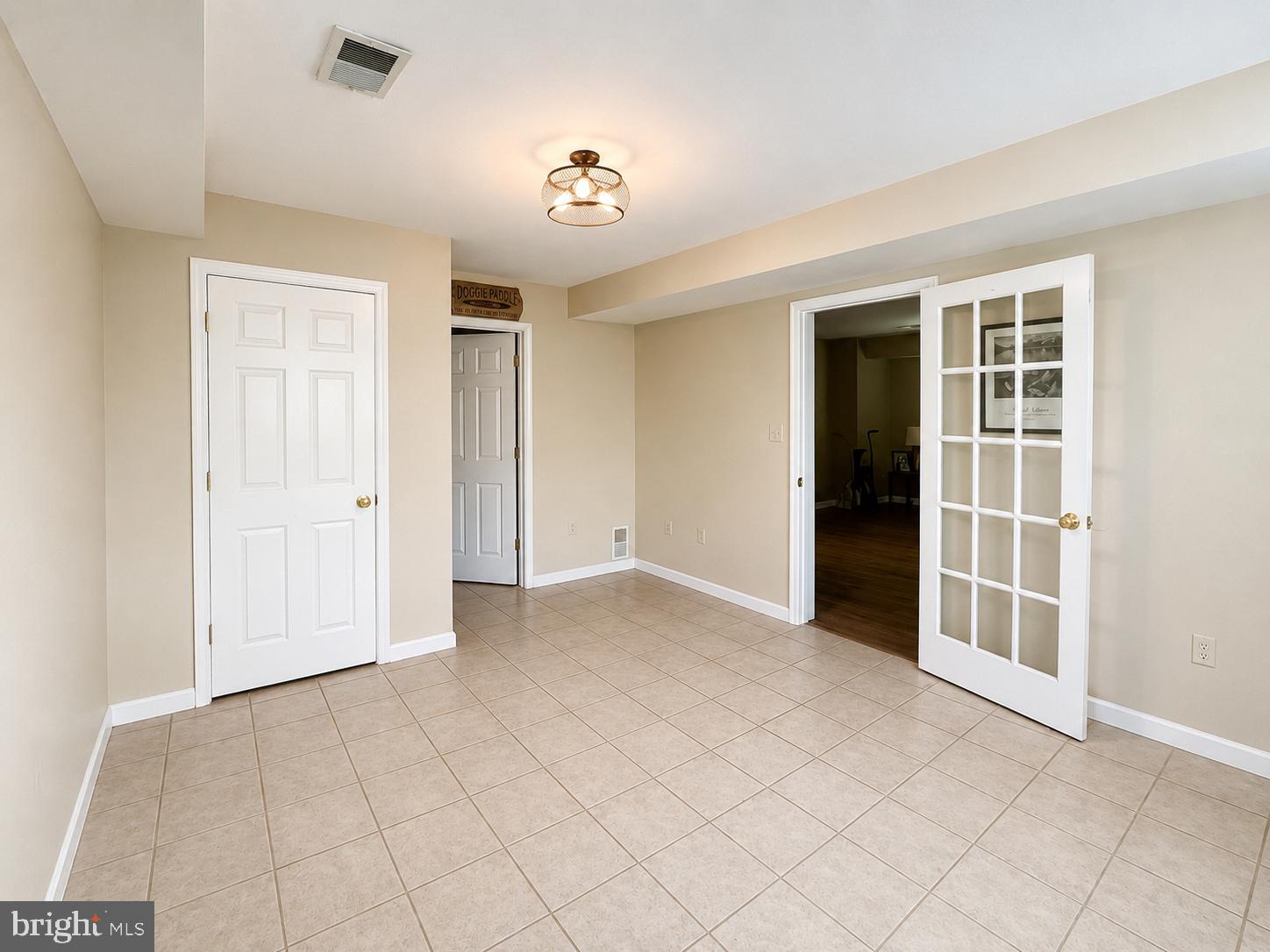 FOLKLAND MANOR - Residential