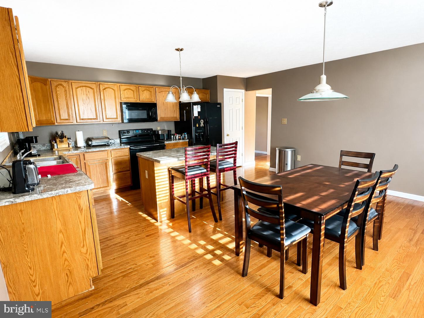FOLKLAND MANOR - Residential
