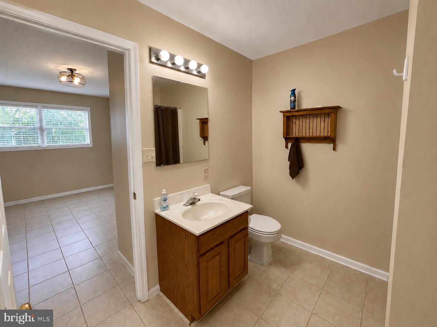 FOLKLAND MANOR - Residential