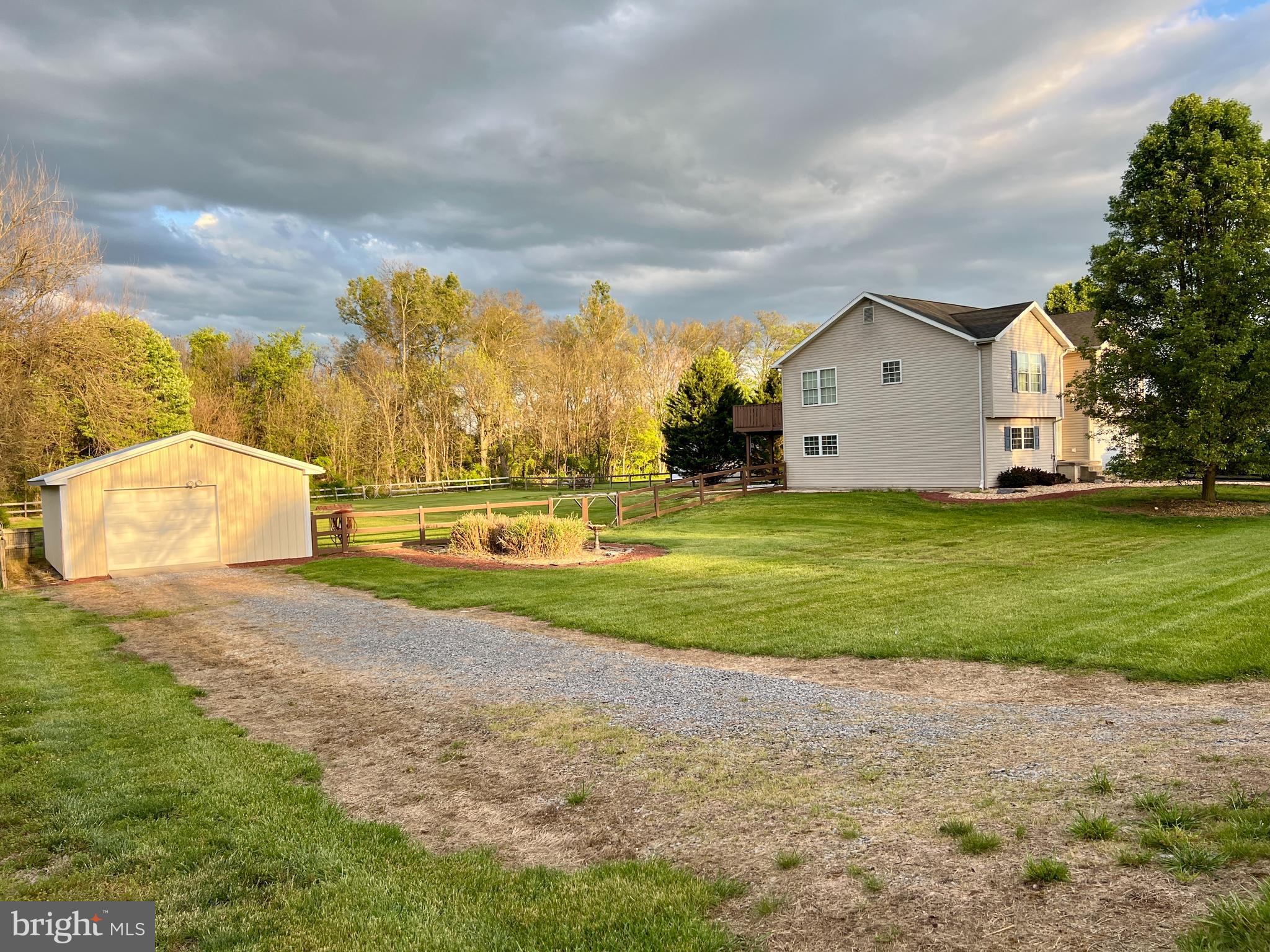 FOLKLAND MANOR - Residential