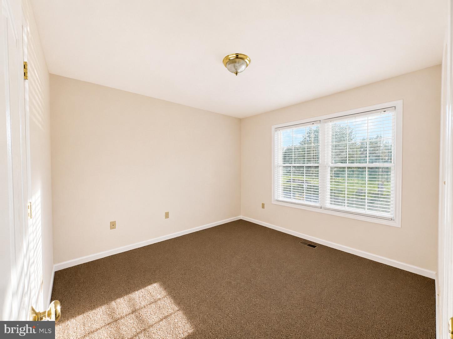 FOLKLAND MANOR - Residential