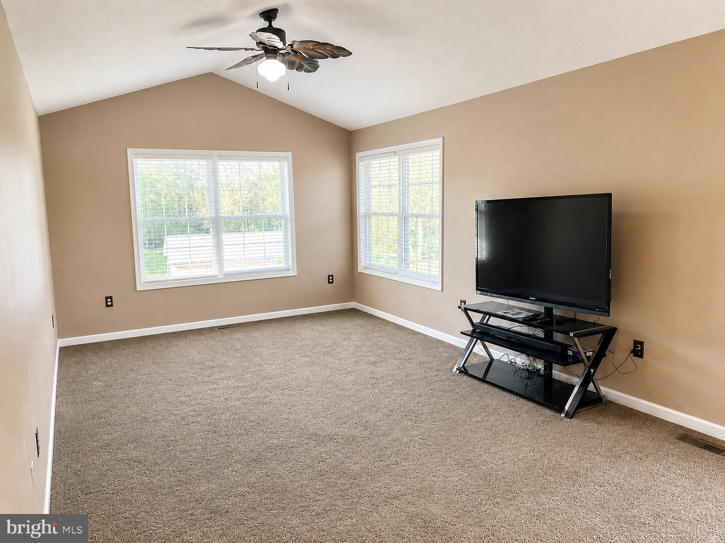 FOLKLAND MANOR - Residential