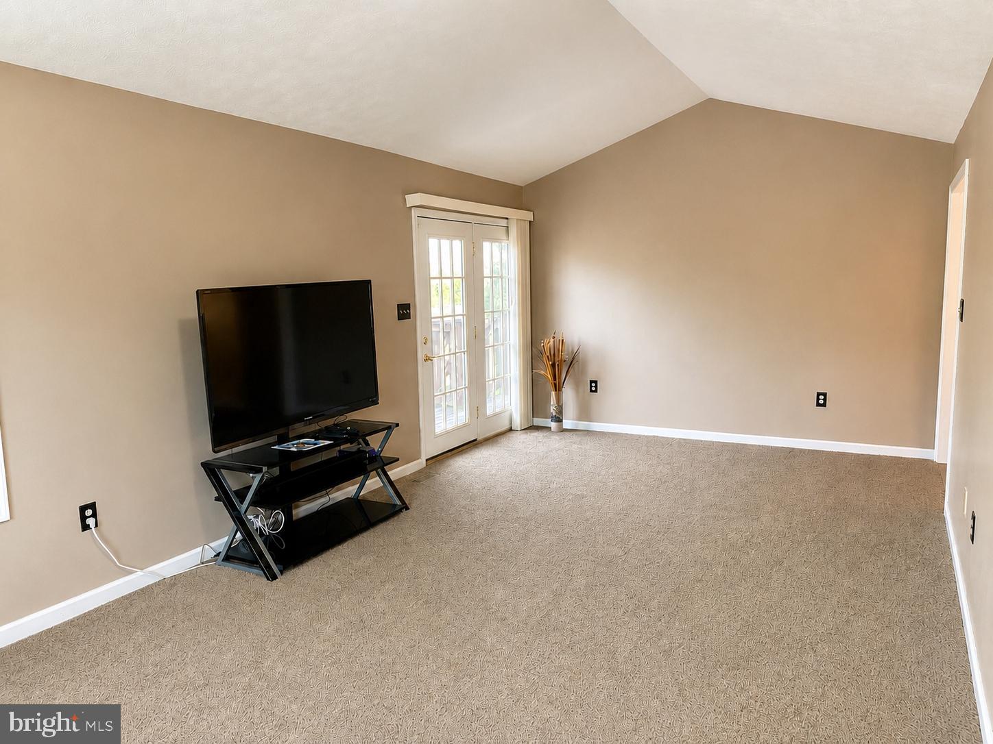 FOLKLAND MANOR - Residential