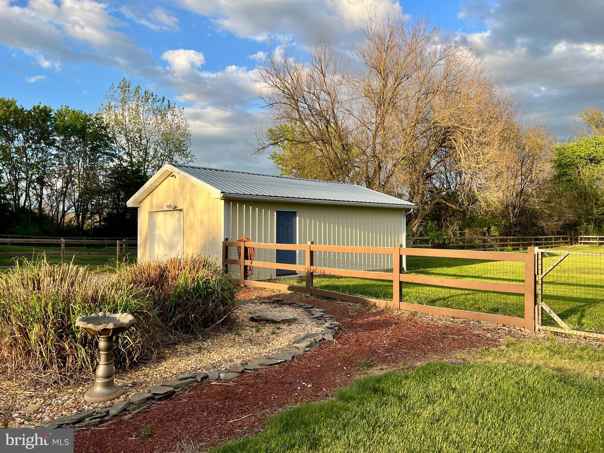 FOLKLAND MANOR - Residential