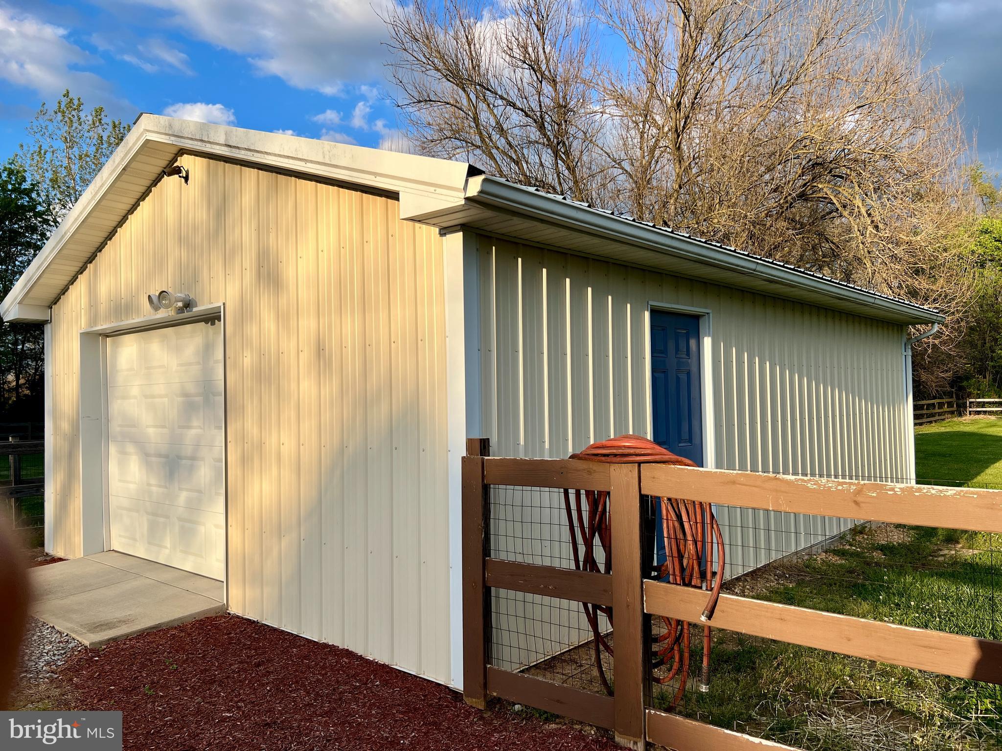 FOLKLAND MANOR - Residential