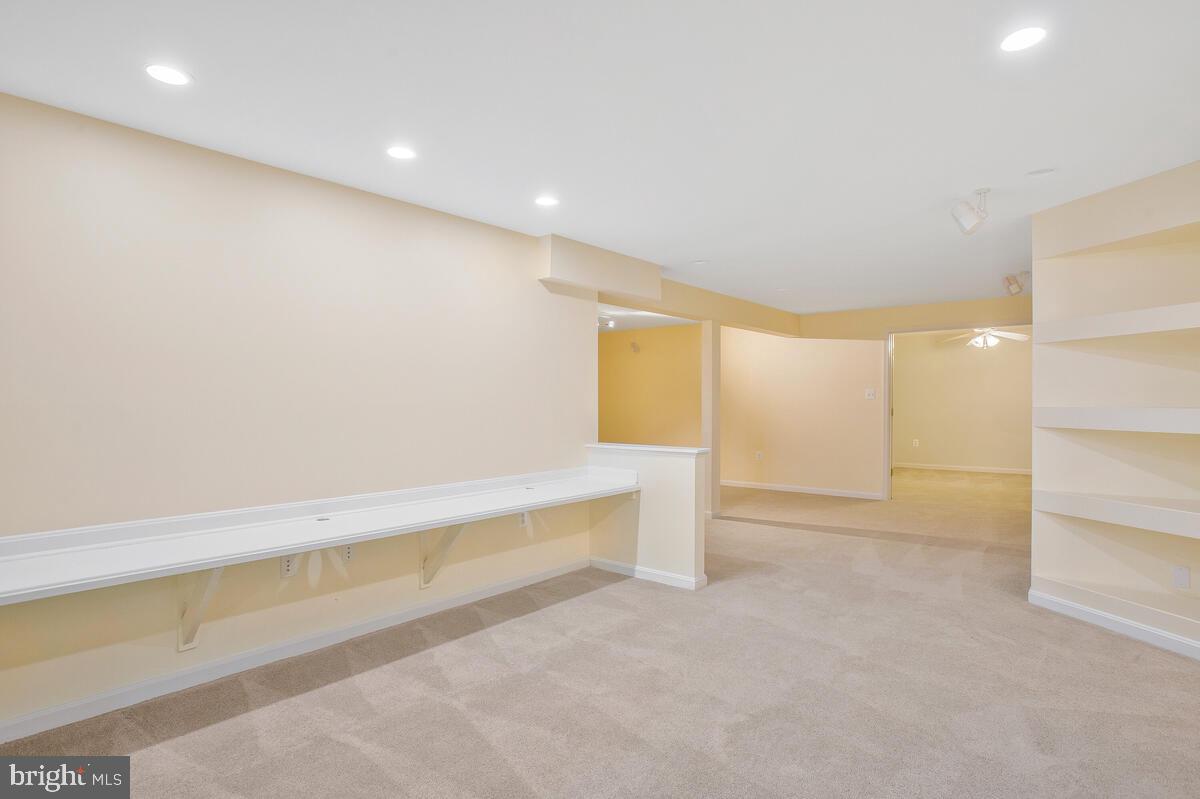 MONTROSE POINTE - Residential