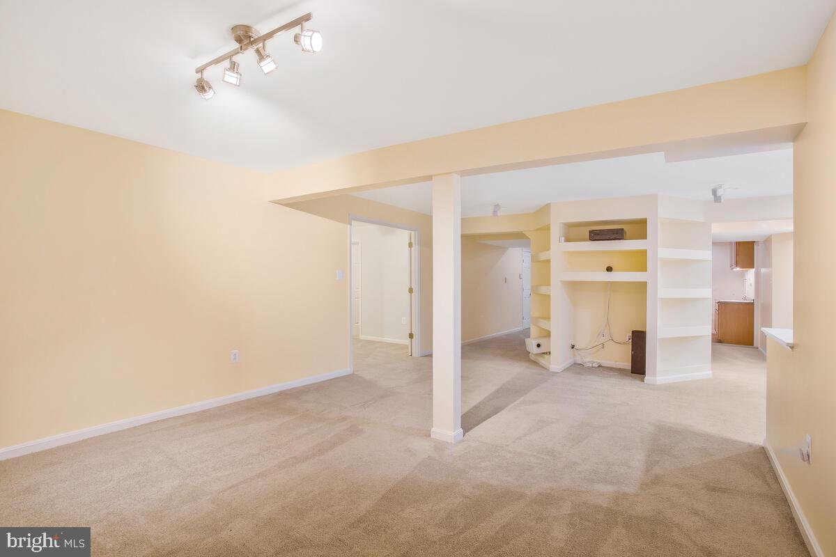 MONTROSE POINTE - Residential