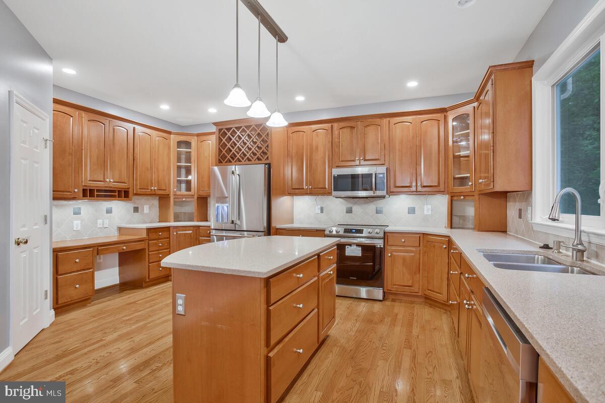 MONTROSE POINTE - Residential